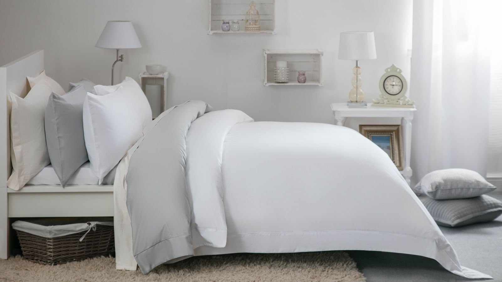 400 Thread Count Egyptian Cotton bedding shown in a variety of colours. 