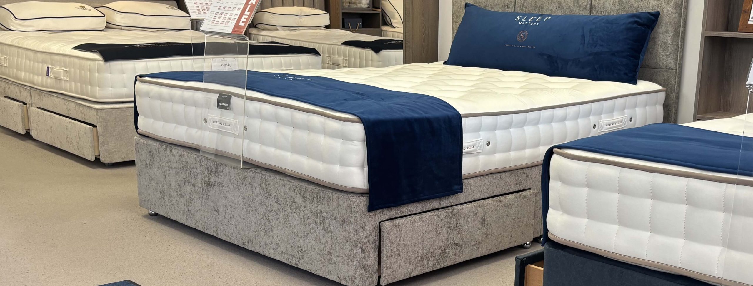 divan-bed-base-display-at-sleep-matters-beds-hudderfield Divan bed bases and mattresses on display at Sleep Matters bed showroom on Huddersfield Road in Honley.